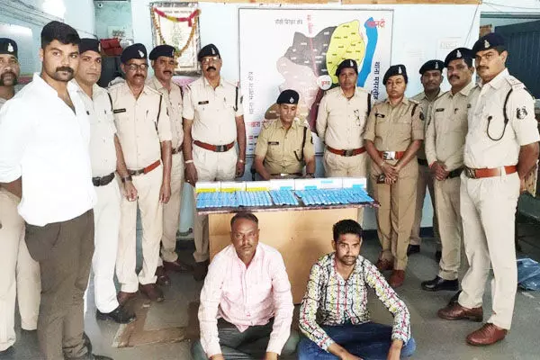 धमतरी जिले के कुरुद क्षेत्र में नशीली दवाओं और बतन्ची के साथ युवक गिरफ्तार