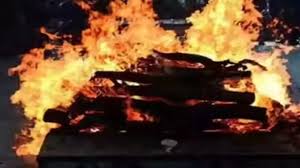 रायपुर में चौंकाने वाली घटना — जिसका अंतिम संस्कार हो चुका था, वह तीसरे दिन घर लौट आया