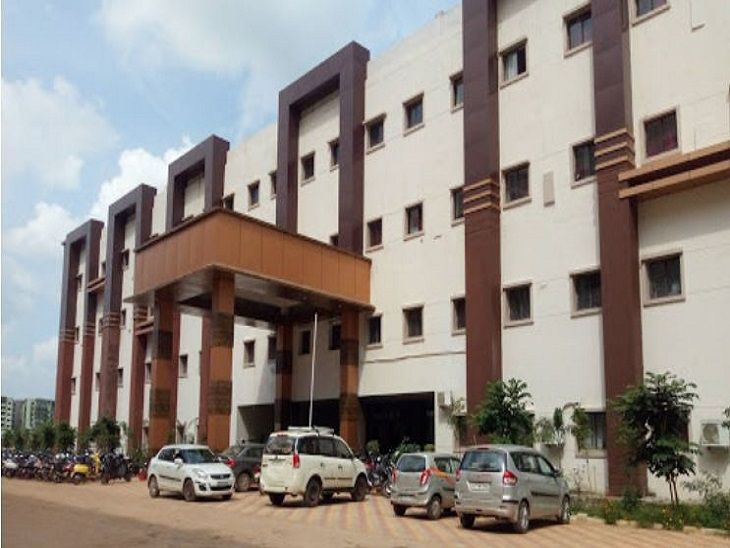 दुर्ग-भिलाई में निर्माणाधीन अस्पताल की सेंटरिंग गिरी: 9 मजदूर घायल