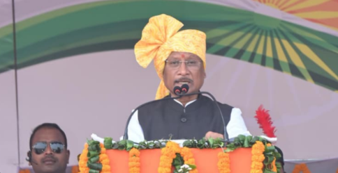 बिलासपुर में मुख्यमंत्री ने फहराया तिरंगा