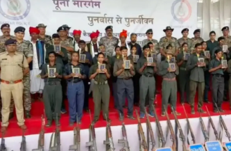 सुकमा और बीजापुर में 51 नक्सलियों का आत्मसमर्पण, शांति की दिशा में बड़ा कदम