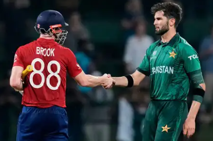 इंग्लैंड से हार के बाद पाकिस्तान की सेमीफाइनल राह कठिन, अब नेट रन रेट पर टिकी उम्मीदें