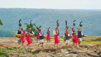 आदिवासी संस्कृति से जुड़ी परंपराएं चर्चा में