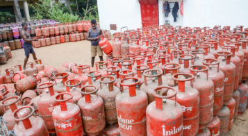 LPG को लेकर लोगों की परेशानी, स्टॉक पर्याप्त होने के बावजूद सप्लाई में दिक्कत