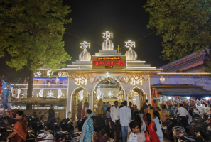 नवरात्रि का 5वां दिन: मां स्कंदमाता की पूजा, मंदिरों में बढ़ी श्रद्धालुओं की भीड़